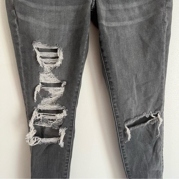 American Eagle Grey Distressed Super Hi Rise Jeggings Size 6 Short - Picture 2 of 8